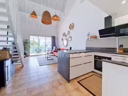 en exclusivité appartement élégant et rénové au coeur de la baie orientale  saint-martin (