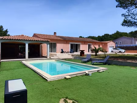 rocbaron : maison f5 (134 m²) en location 1 an