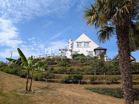 maison à plouezec  à pied de la plage  vue dégagée sur la verdure et la mer - 4 chambres .