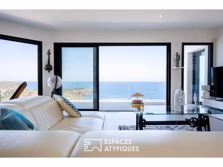 villa d'architecte d'inspiration californienne face à la mer