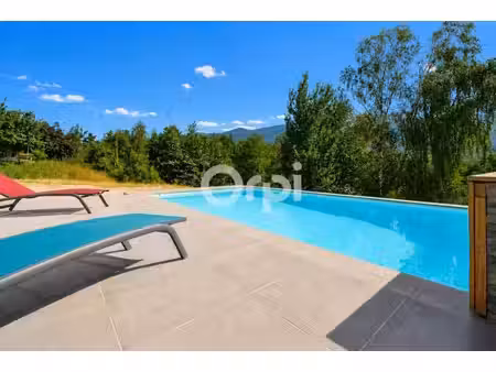 villa contemporaine avec piscine chauffée et vue panoramique sur les pyrénées