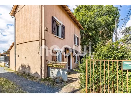 maison à rénover avec extérieur et garage