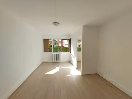 trois pieces de 54 m² loue vide