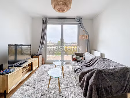 st cyr l'ecole centre ville : appartement 2 pièces avec balcon et parking