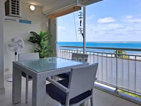 en exclusivité superbe studio avec vue mer sur la baie orientale
