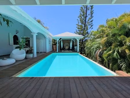 superbe villa ambiance balinaise avec piscine garage en sous-sol et atelier