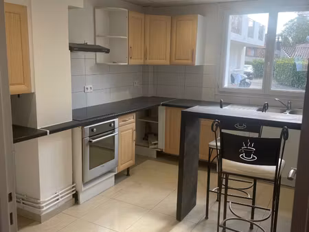 à louer ? appartement t4 entièrement rénové en rez-de-chaussée