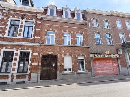 maison de caractère de 350m² située en plien coeur de braine