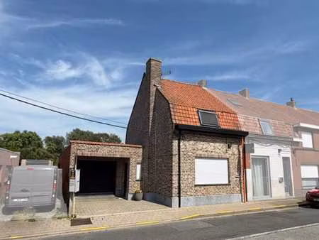 spacieuse maison avec garage et grand jardin