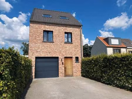 maison moderne 4 chambres avec jardin et terrasse
