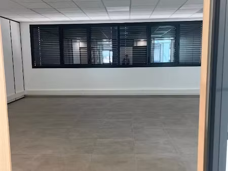 location locaux professionnels 1 pièce 27.29 m² à boissy-saint-leger (94470)  420 €