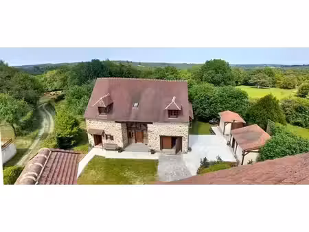 dpt creuse (23)  à vendre proche crozant maison de 3 chambres de 136 m2  véranda  garage .