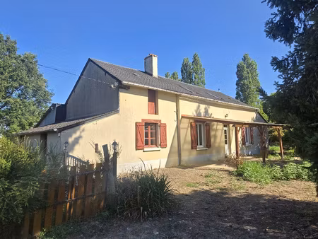 maison indépendante  trois chambres  bureau sur 1700m2 a sai