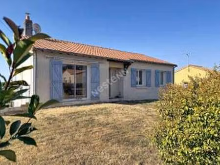vente maison au mesnil-en-vallée (49410) : à vendre / 92m² le mesnil-en-vallée