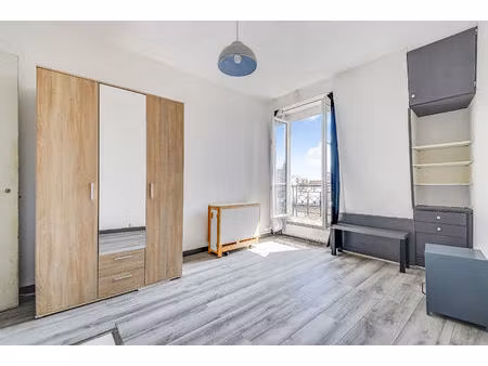 rue damrémont  studio à vendre en dernier étage !