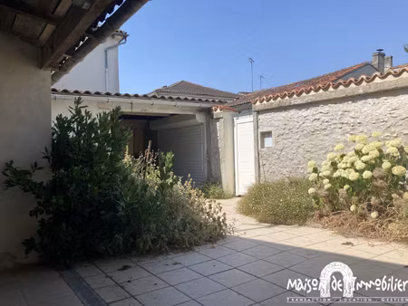 a louer à cognac - maison de ville - 4 pièces - 71m2 - cour