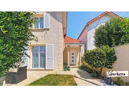 maison familiale mêlant volumes  élégance et prestations de qualité à herblay