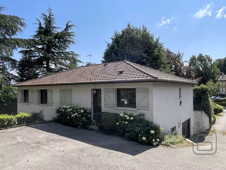 st cyr-au-mont-d'or / maison de plain pied 130 m2 / 6 pieces