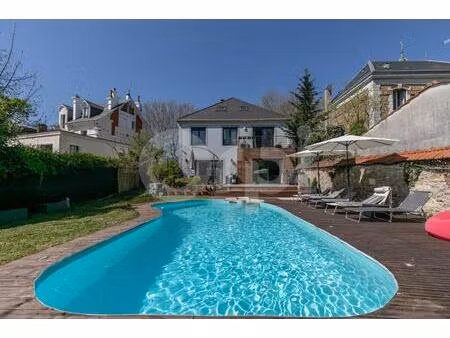 maison contemporaine de 235 m² avec piscine  2008 – 957 m² de terrain
