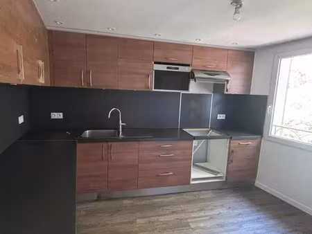 location appartement 3 pièces 69 m² à toulon (83200)