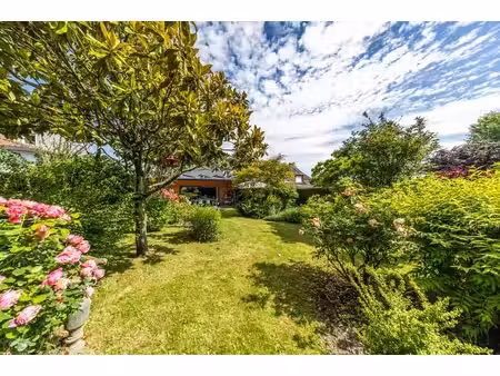 volumes exceptionnels  modulables et jardin paysager.