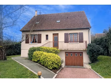 maison au calme avec grand terrain et beau potentiel