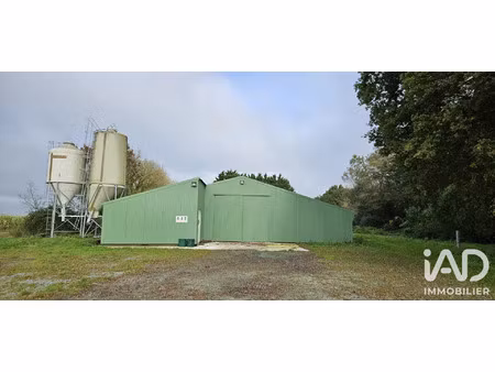vente commerce 3530 m² essarts-en-bocage (85140)