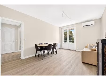 superbe t4 entièrement rénové avec garage  cave  2 balcons et dpe c