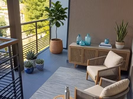 quartier des palaces à menton - superbe 2 pièces rénové avec terrasse plein sud  cave et..