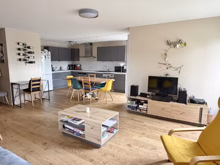 beau t4 de 88 m2 en plein centre et au calme avec 3 chambres
