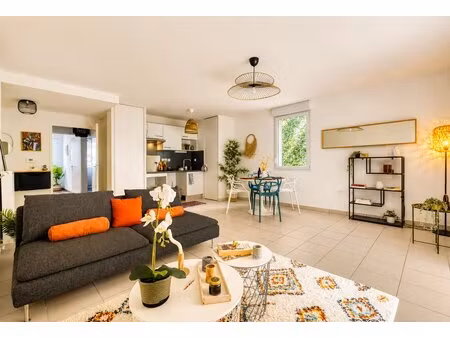 appartement t3 de 65 m² avec terrasse et deux places de parking