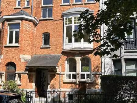 maison familiale de prestige avec jardin ensoleillé à vendre