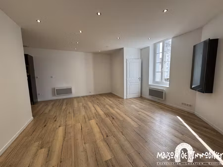 a louer à cognac - appartement de 49m2 - 2 pièces - cour
