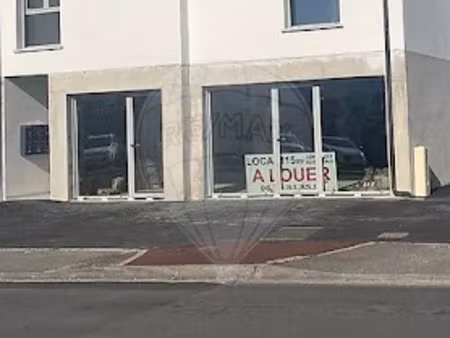 location locaux professionnels 1 pièce 114 m² à villenave-d'ornon (33140)  2 300 €