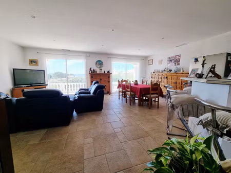 villa 5 pièces de 109 m2 piscine espace bien-être gara