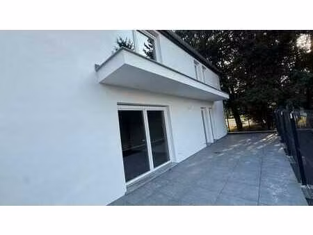 apparemment à louer 80m2 avec terrasse