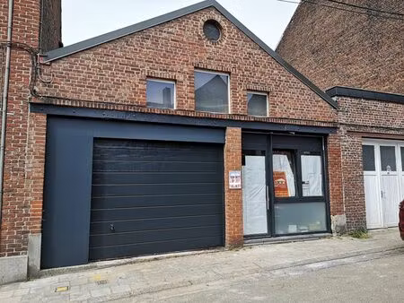 hangar + bureau
