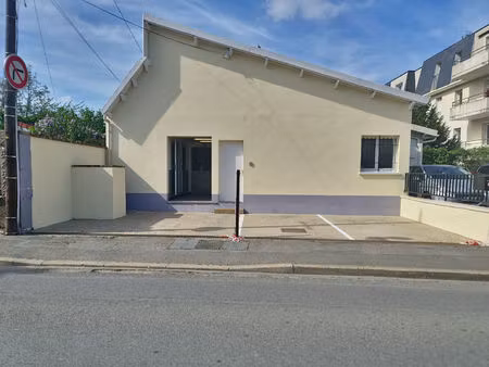 local commercial villeneuve le roi 80 m2