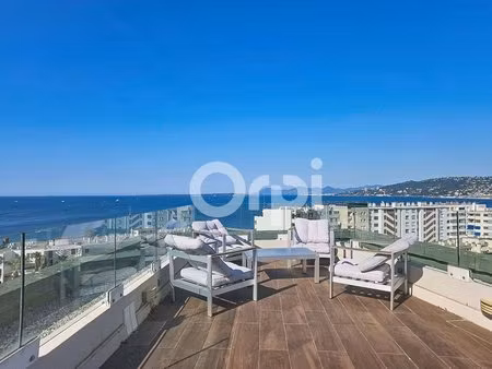 juan-les-pins – penthouse d'exception en dernier étage avec toit-terrasse et vue mer à...
