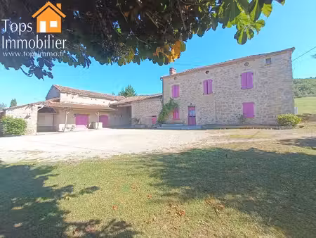 à proximité de saint-antonin – ancien corps de ferme avec maison de caractère sur 2238 m².