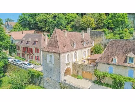 propriété d’exception du xive siècle dans l’un des plus beaux villages de france