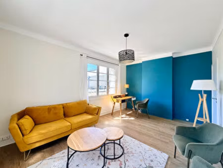 "versailles notre-dame" dernier étage - appartement meublé de 3 pièces de 61 m² avec vue i