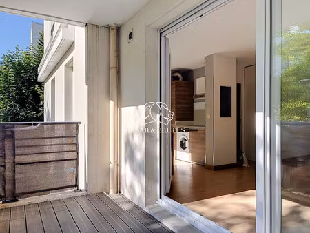 t3 lumineux avec terrasse  piscine collective et cadre de vie pr