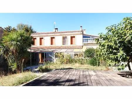 sénas  maison 215m² sur terrain de 1450m²