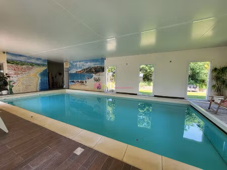 propriété avec piscine intérieure