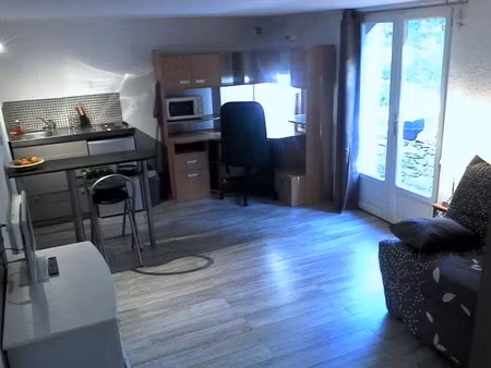 location meublée appartement 1 pièce 25 m² à nimes (30000)  590 €