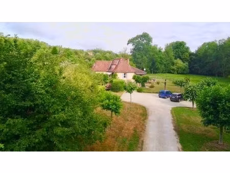 ancien moulin en pierre restauré avec 5 2 hectares  étangs  piscine et superbe pool...