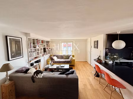 grand appartement de 136m² avec un studio indépendant dans le centre ville saint germain e
