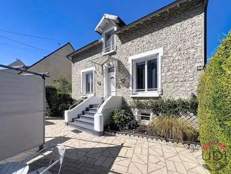 maison de caractere sur sous sol total de 132m²avec 3 chambres sur 960m² de terrain