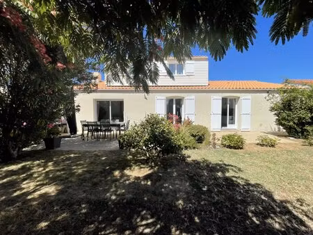 rare sur le marché – maison familiale 5 chambres – vie de plain-pied – terrain de 608 m²